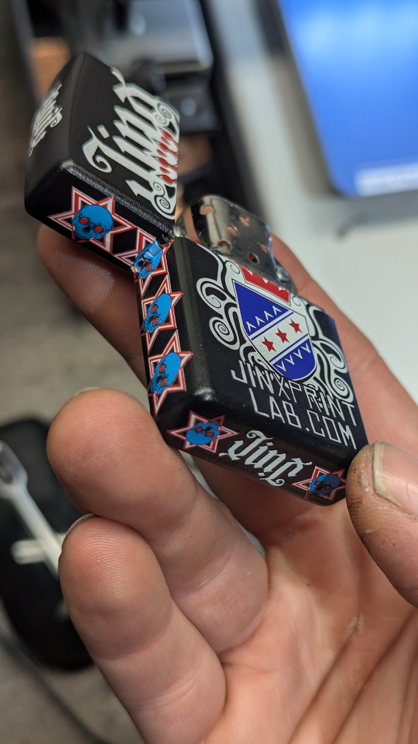 CUSTOM HEAVY-DUTY FLIP TOP LIGHTERS